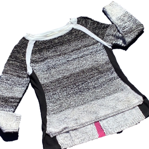 Curio Long Sleeve  Black & White Sweater with Pink Detail Womans Sz XS